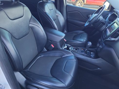 Used 2019 Jeep Cherokee Latitude Plus image 10