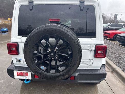 Used 2022 Jeep Wrangler Unlimited Sahara w/ Cold Weather Group AWD/4WD image 7