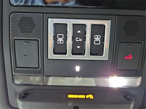 Used 2023 Land Rover Discovery S R-Dynamic image 36