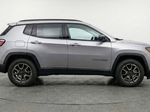 Used 2025 Jeep Compass Trailhawk AWD/4WD image 11