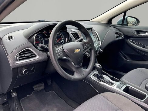 Used 2017 Chevrolet Cruze LT w/ Convenience Package image 14