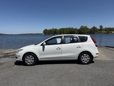 Used 2010 Hyundai Elantra GLS image 8