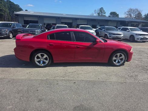 Used 2013 Dodge Charger SE w/ Sport Appearance Group image 4
