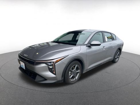 Used 2025 Kia K4 LXS image 3