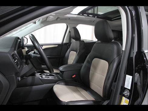 Used 2022 Ford Escape Titanium w/ Titanium Elite Package AWD/4WD image 5