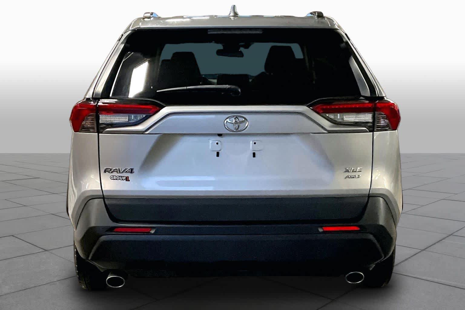 Used 2019 Toyota RAV4 XLE w/ Convenience Package AWD/4WD image 5