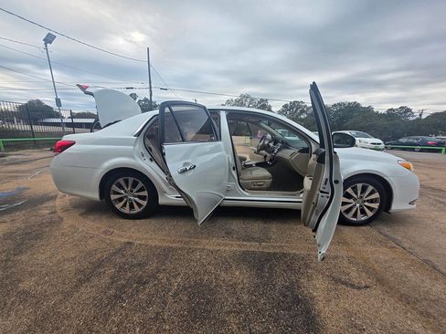 Used 2011 Toyota Avalon Limited image 45