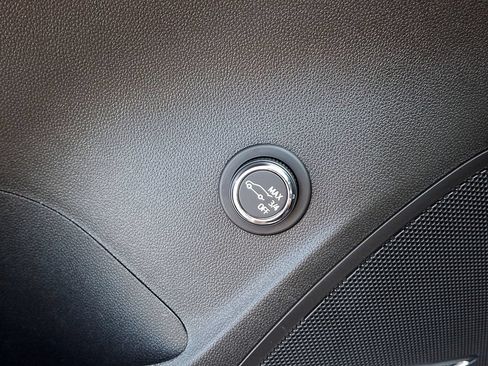 Used 2021 Buick Envision Avenir AWD/4WD image 26