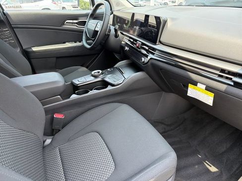 New 2026 Kia Sportage LX FWD image 22