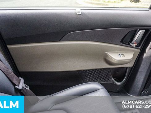 Used 2025 Kia Carnival EX image 34