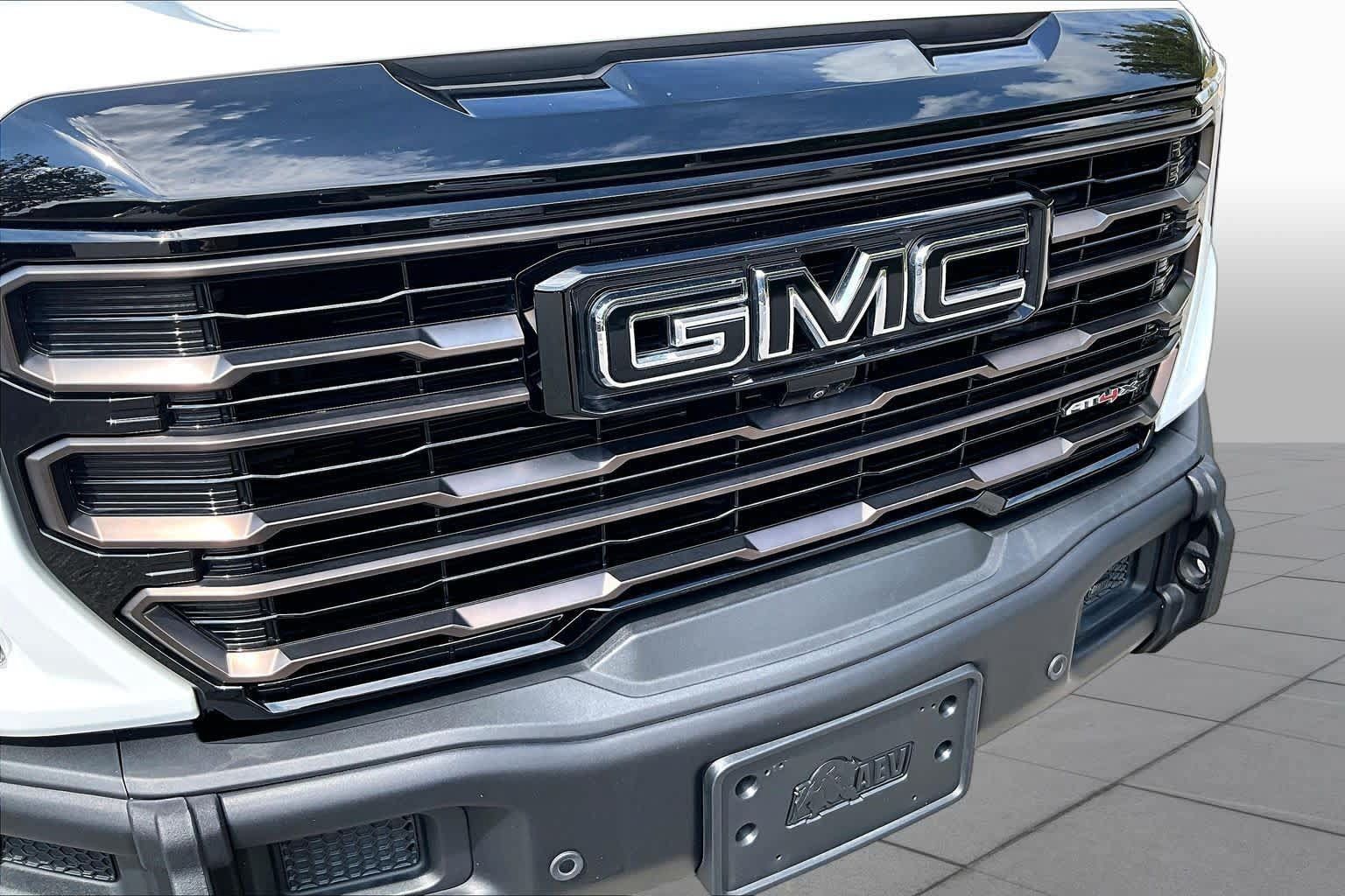 Used 2025 GMC Sierra 1500 AT4X AWD/4WD image 31
