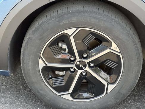 Certified 2023 Kia Niro EX w/ EX Cold Weather Package FWD image 7