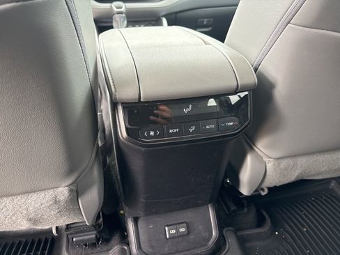 Used 2023 Toyota Highlander XLE image 22