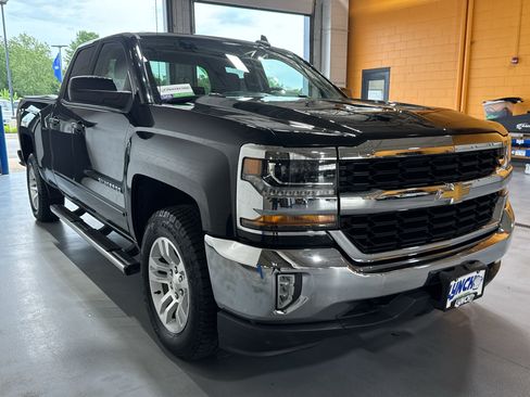 Used 2017 Chevrolet Silverado 1500 LT w/ All Star Edition AWD/4WD image 7