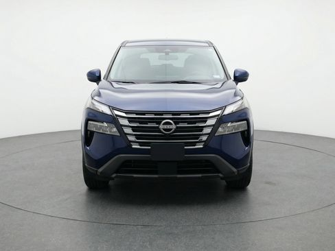 Used 2025 Nissan Rogue SV AWD/4WD image 2