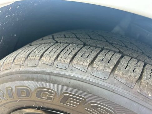 Used 2019 Ford Edge SEL w/ Equipment Group 201A FWD image 3