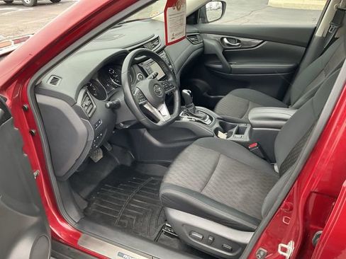 Used 2019 Nissan Rogue SV w/ Sun & Sound Touring Package image 10
