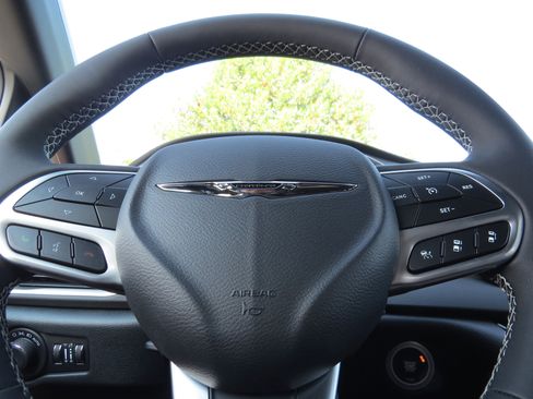 New 2025 Chrysler Voyager LX image 19