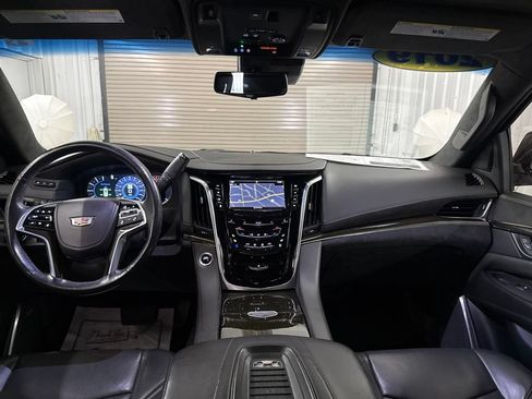 Used 2019 Cadillac Escalade ESV Platinum RWD image 15
