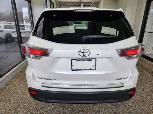 Used 2016 Toyota Highlander XLE image 3