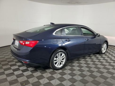 Used 2017 Chevrolet Malibu LT image 4