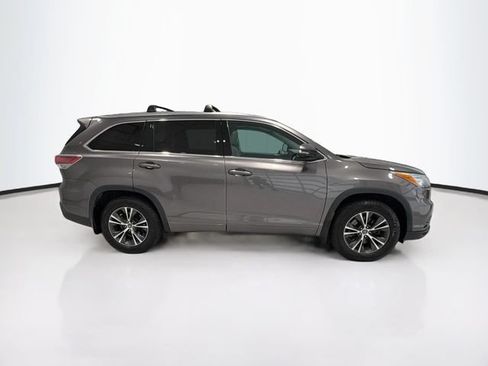 Used 2016 Toyota Highlander XLE AWD/4WD image 7