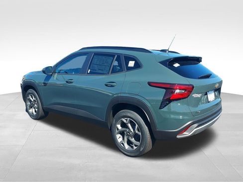 New 2026 Chevrolet Trax LT w/ LT Convenience Package FWD image 3