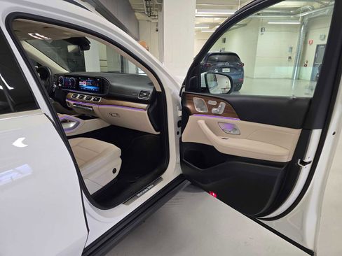 Used 2025 Mercedes-Benz GLS 450 4MATIC image 13