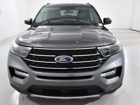 Used 2023 Ford Explorer XLT w/ Equipment Group 202A image 3