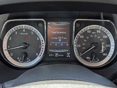 Used 2017 Nissan Titan SL w/ Off-Road Package AWD/4WD image 38