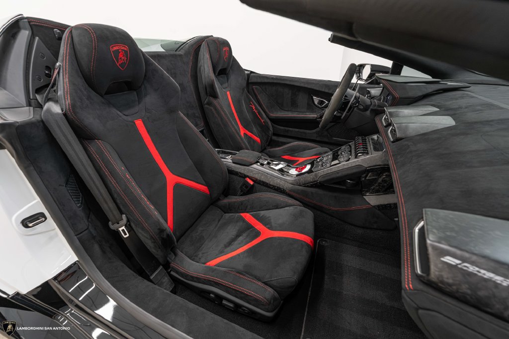 Used 2019 Lamborghini Huracan Performante AWD/4WD image 29