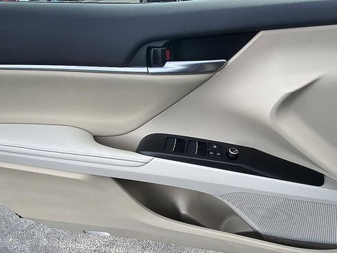 Used 2024 Toyota Camry XLE image 9