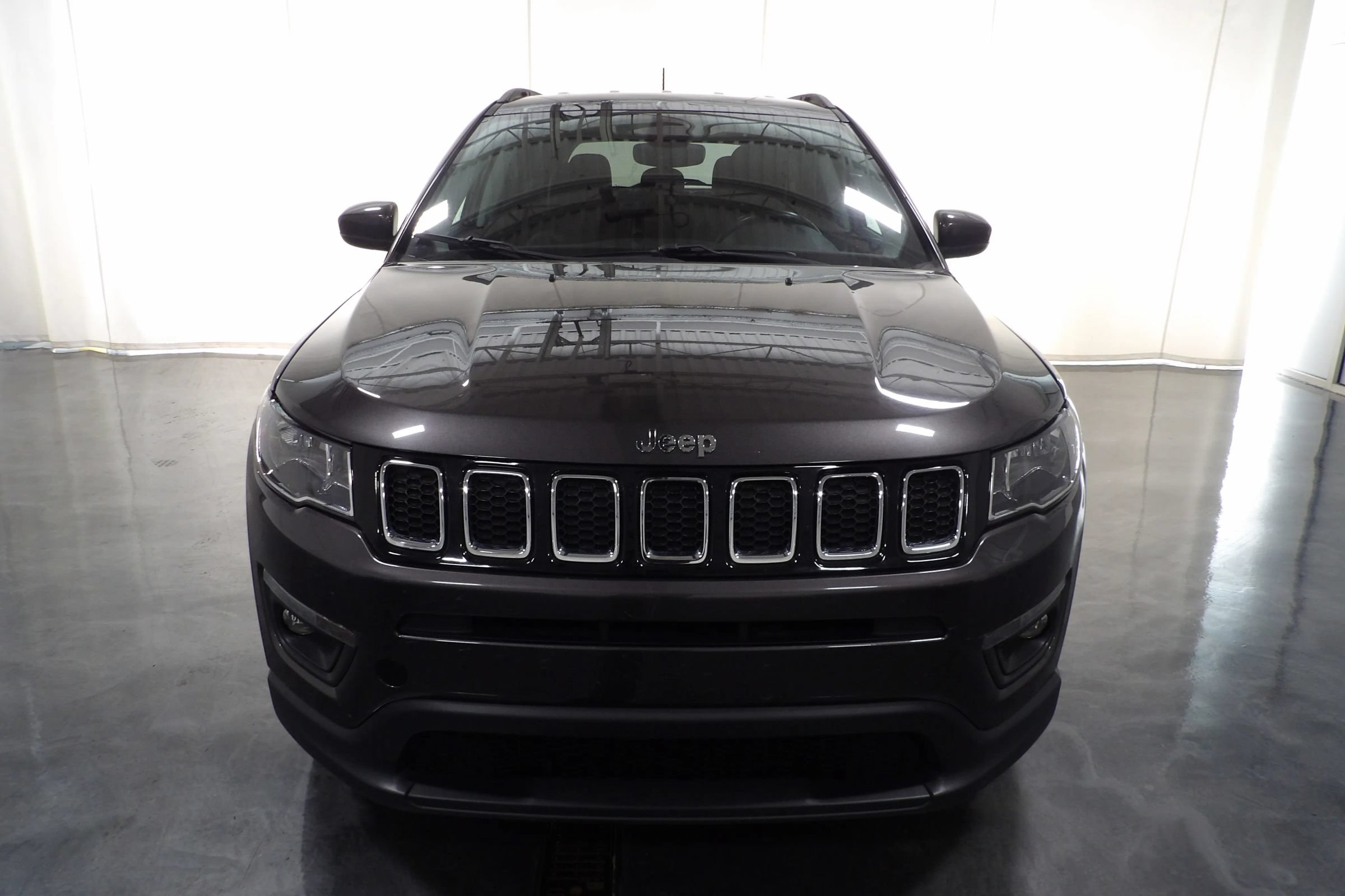 Used 2018 Jeep Compass Latitude w/ Cold Weather Group FWD image 2