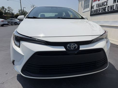Used 2023 Toyota Corolla LE FWD image 3