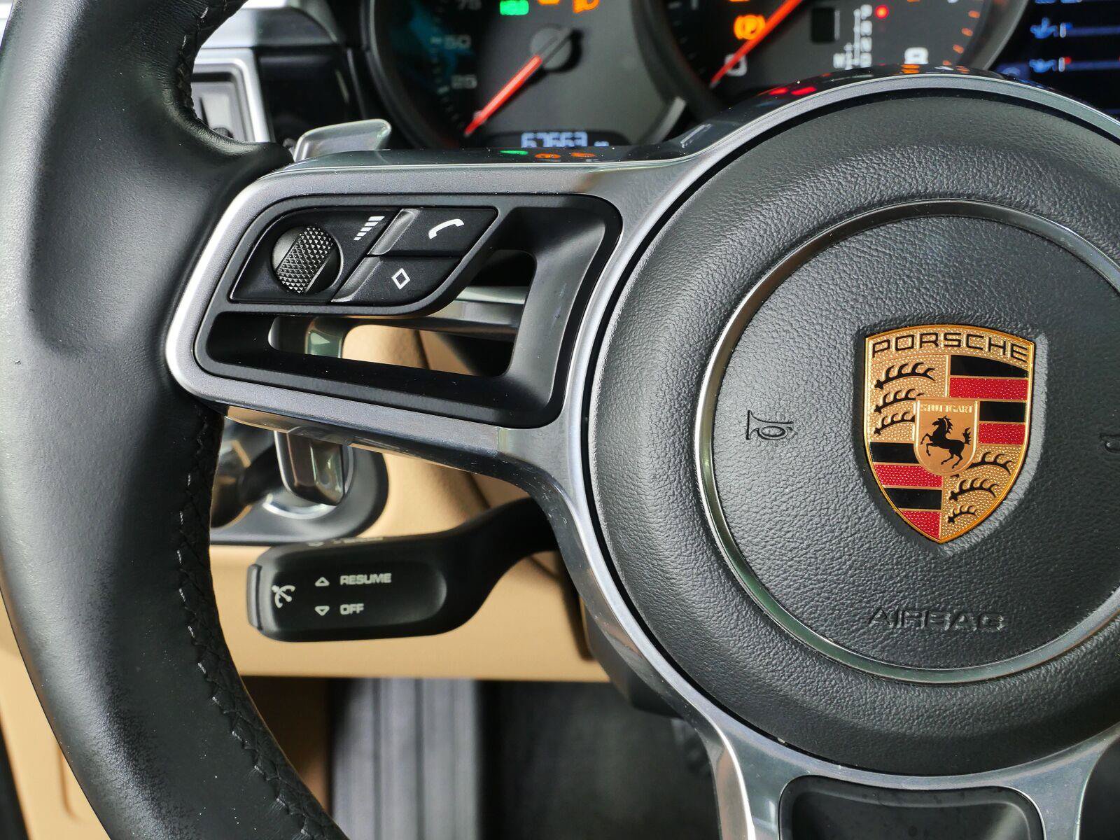 Used 2018 Porsche Macan AWD/4WD image 11