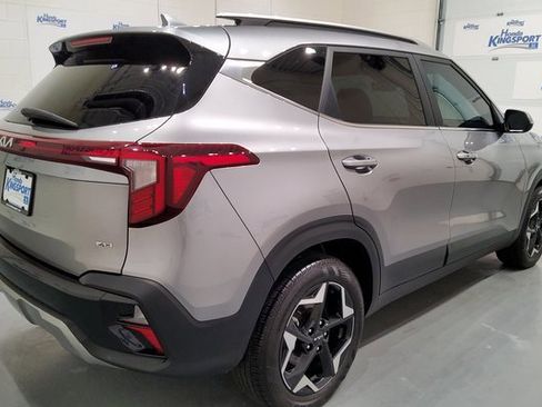 Used 2024 Kia Seltos EX image 3
