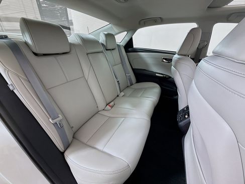 Used 2018 Toyota Avalon Limited image 27