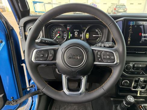 Used 2024 Jeep Wrangler Unlimited Sahara w/ Technology Group AWD/4WD image 22