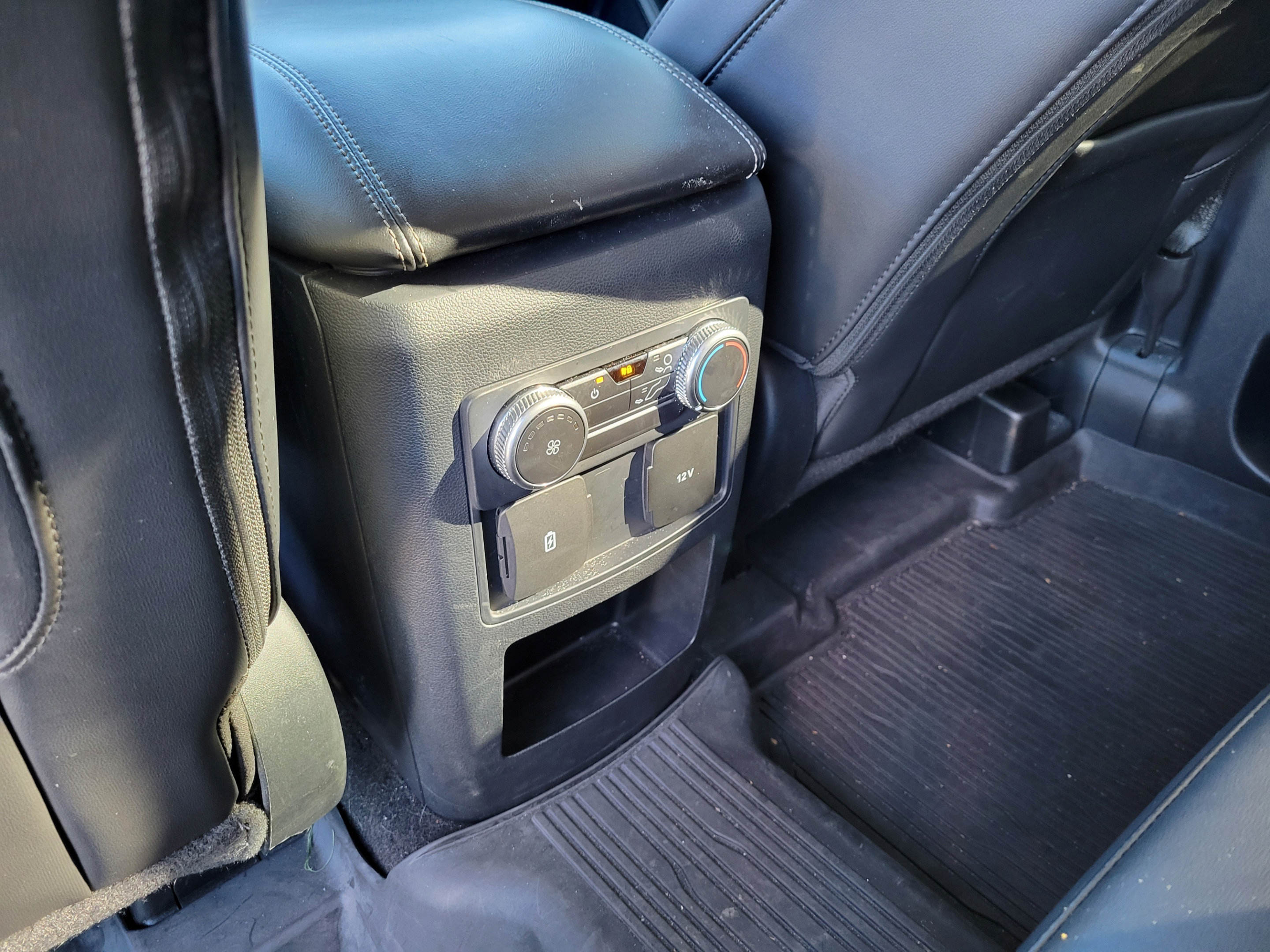 Used 2021 Ford Explorer XLT w/ Equipment Group 202A RWD image 11