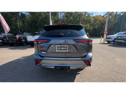 Used 2025 Toyota Highlander Platinum image 3