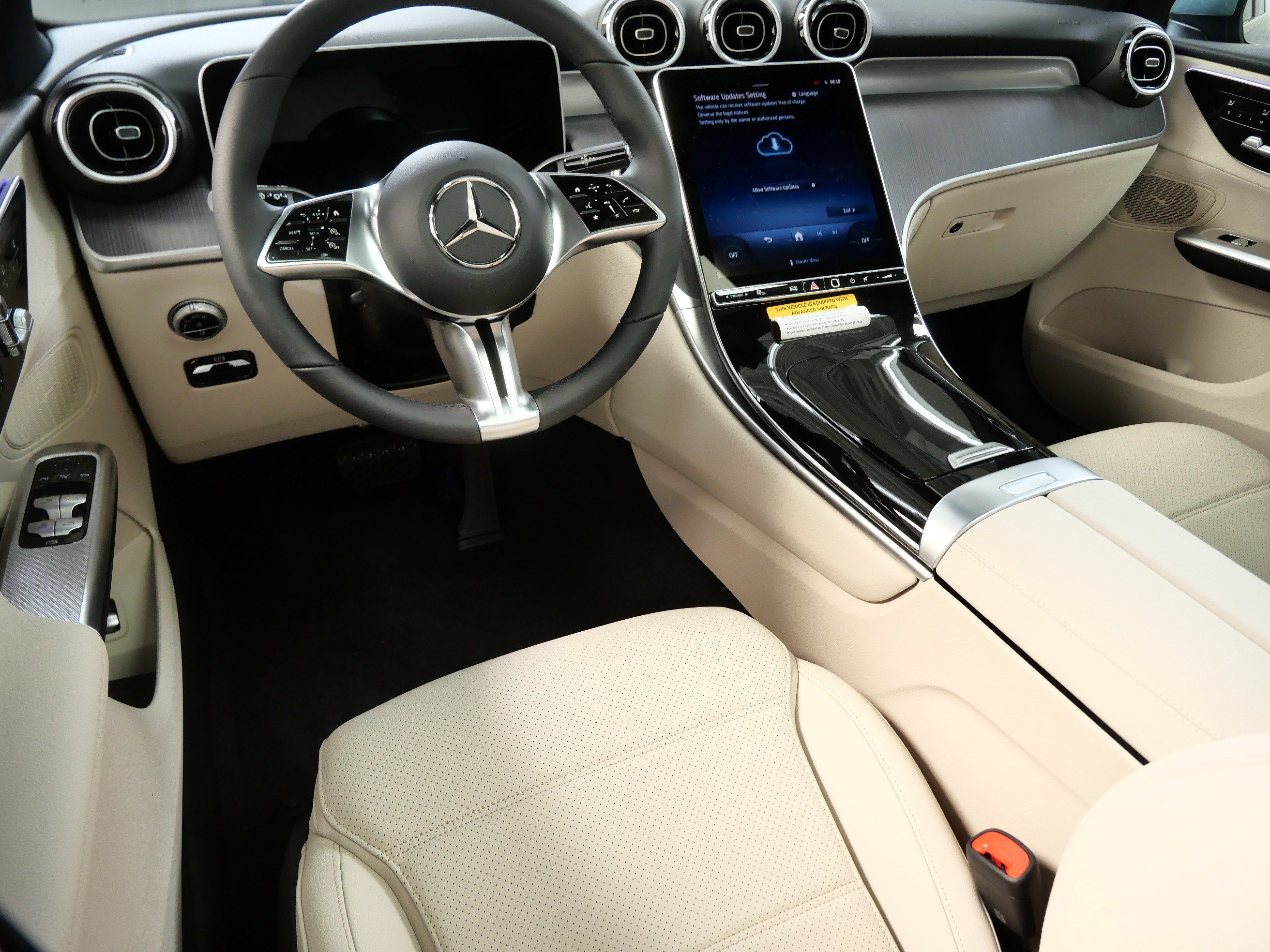 New 2026 Mercedes-Benz GLC 300 4MATIC image 2