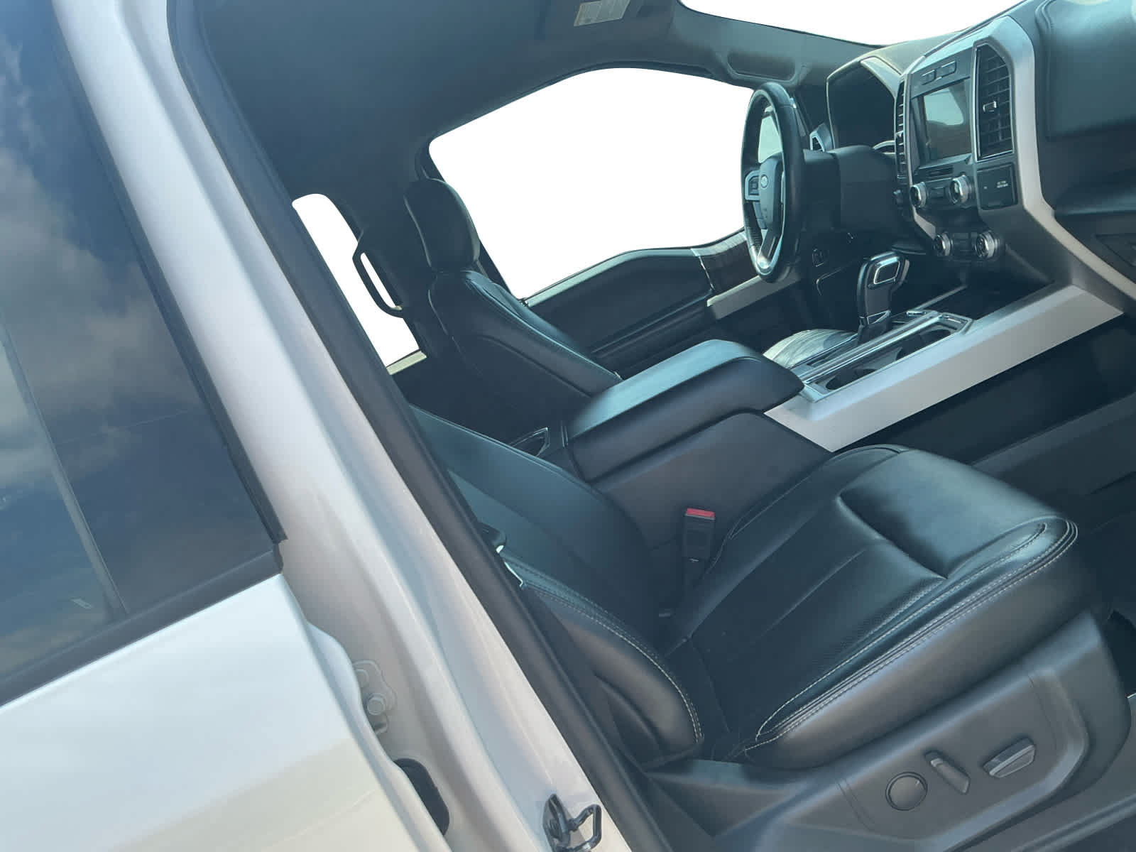 Used 2019 Ford F150 Lariat w/ Equipment Group 502A Luxury AWD/4WD image 15