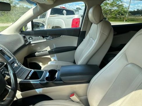 Used 2019 Lincoln Nautilus Reserve FWD image 17