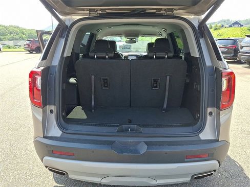 Used 2023 GMC Acadia SLT image 28