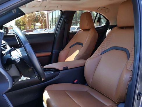 Used 2019 Lexus UX 200 image 29