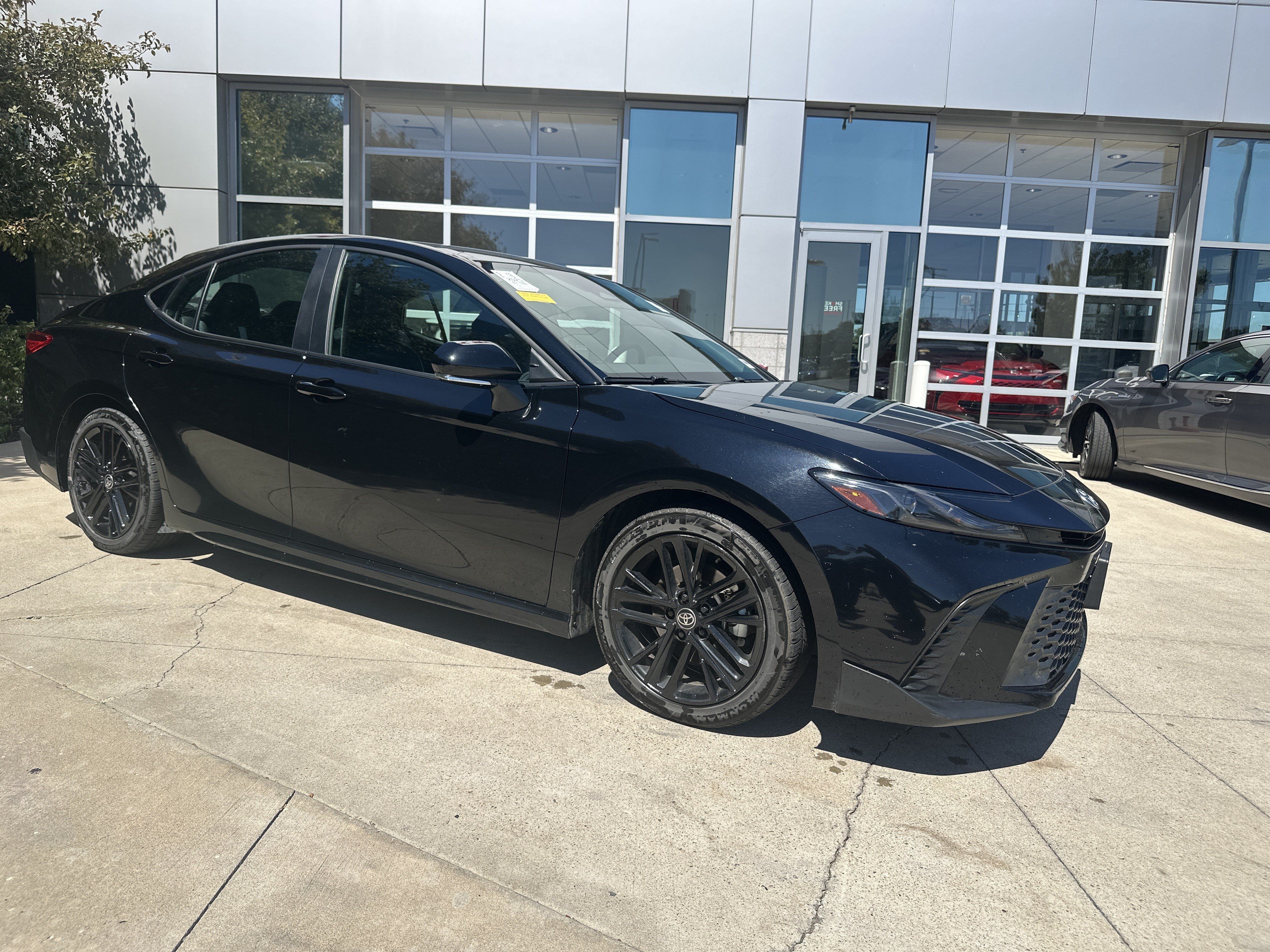 Used 2025 Toyota Camry SE w/ Convenience Package FWD image 2