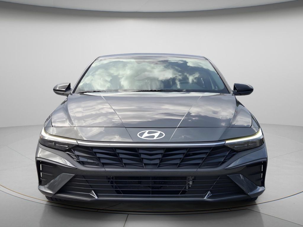 Certified 2025 Hyundai Elantra SEL FWD image 5