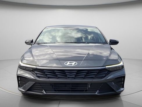 Certified 2025 Hyundai Elantra SEL FWD image 5