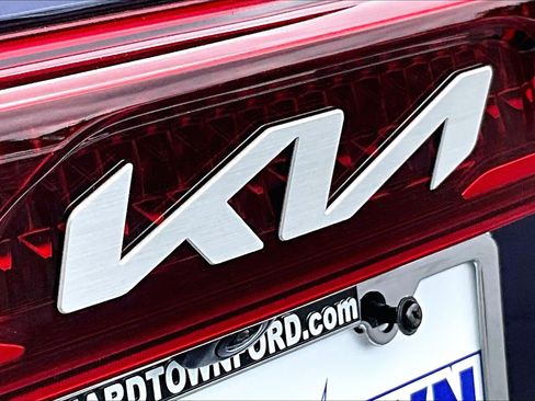 Used 2024 Kia Carnival LX FWD image 32