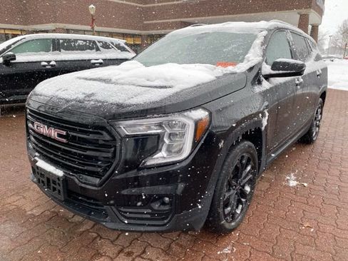 Used 2022 GMC Terrain SLT w/ Elevation Edition image 5